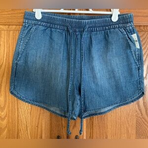 GAP Women’s Chambray Dolphin Hem Shorts